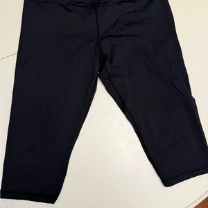 ZYIA Black Activewear Capri Leggings